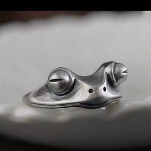 NWT Silver Tone Frog Ring  Adjustable Women Men
